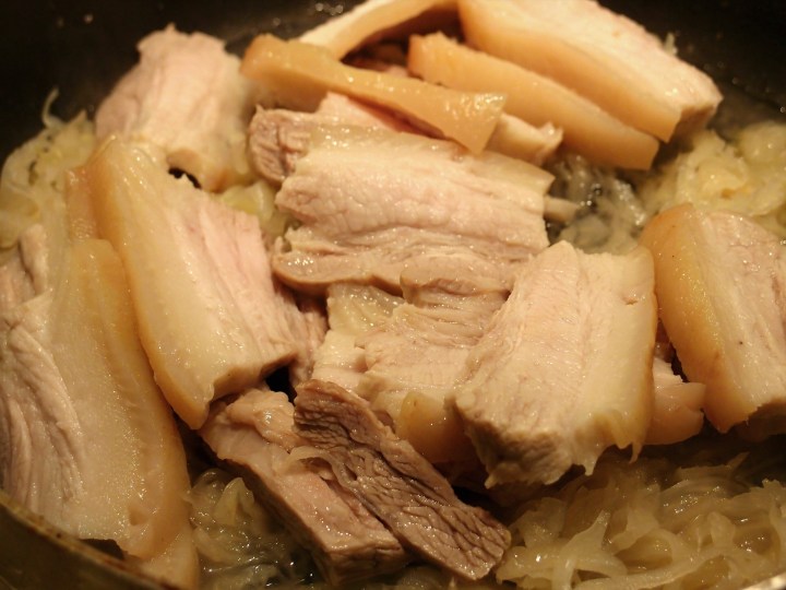 Pork_belly_sauerkraut_stew