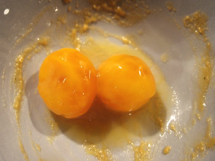 Steamed_pork_mince_salted_eggs