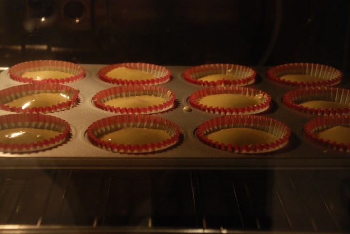 Strawberries_and_cream_cupcakes