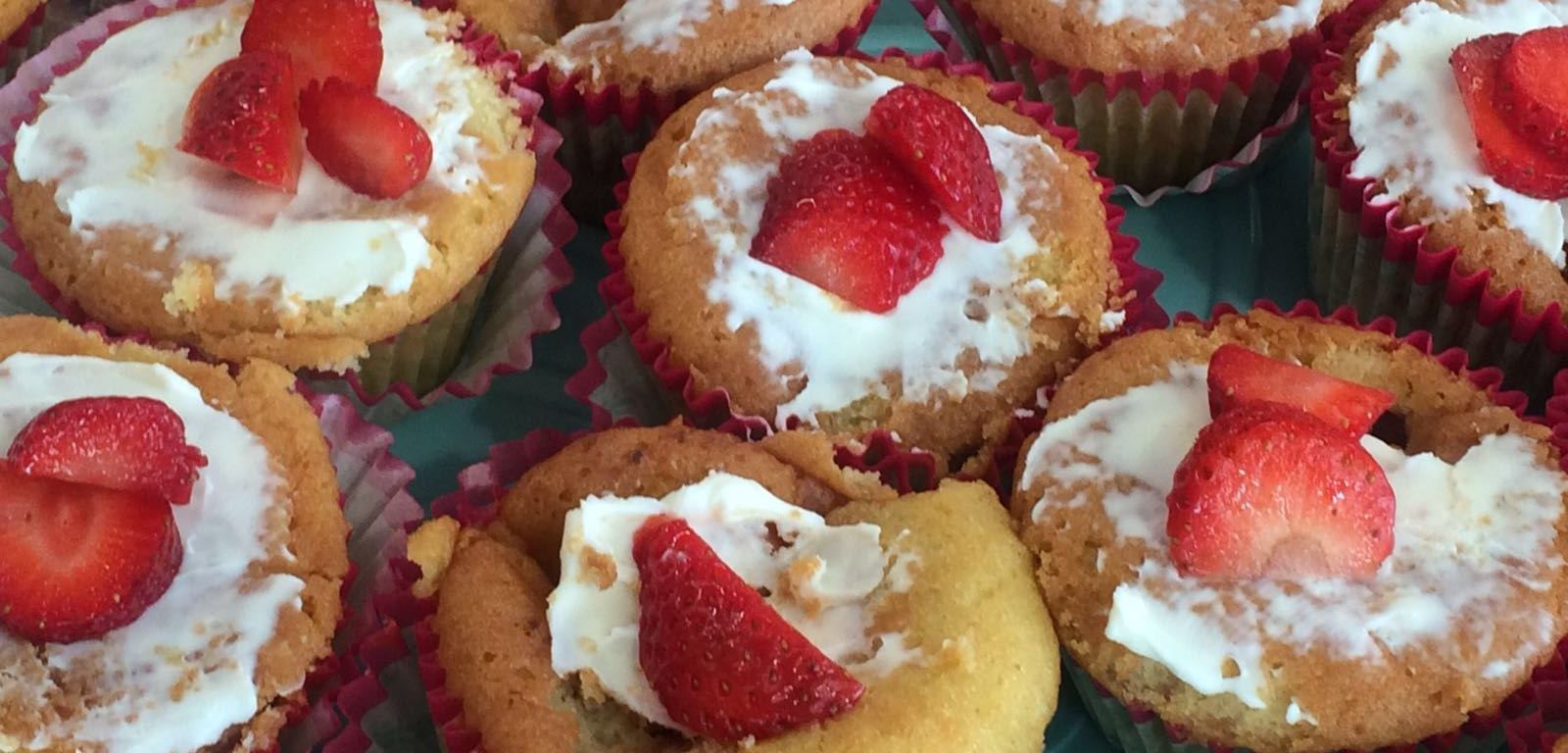 Strawberries_and_cream_cupcakes