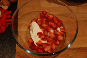 Strawberries_and_cream_cupcakes