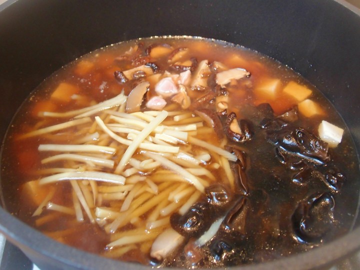 Hot_and_sour_soup