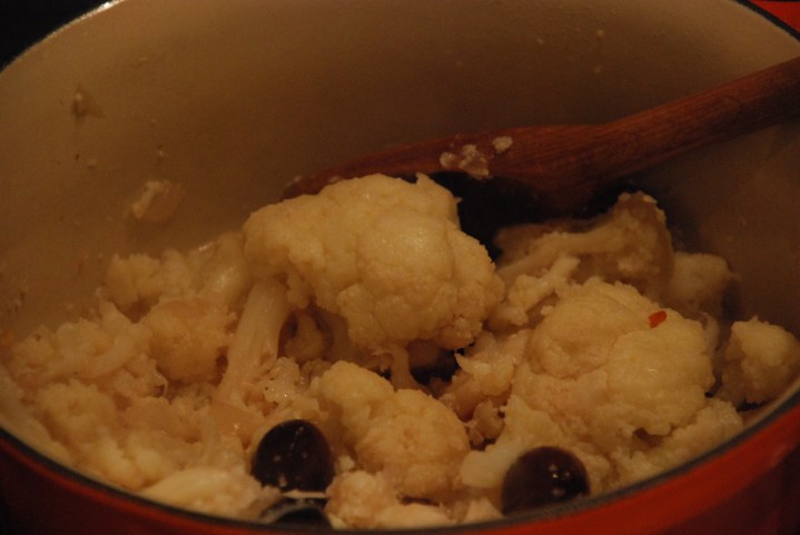 Cavolo Soffocato_recipe_cauliflower with olives_7