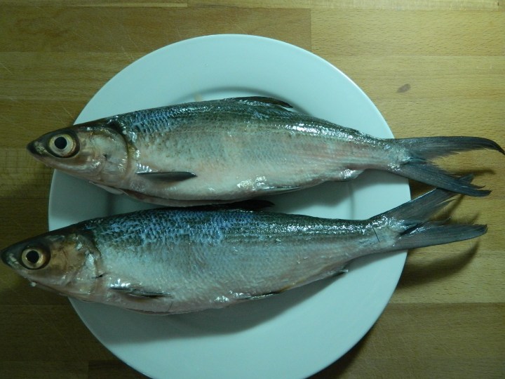 Whole_fish_al_cartoccio_courgette_zucchini_side_